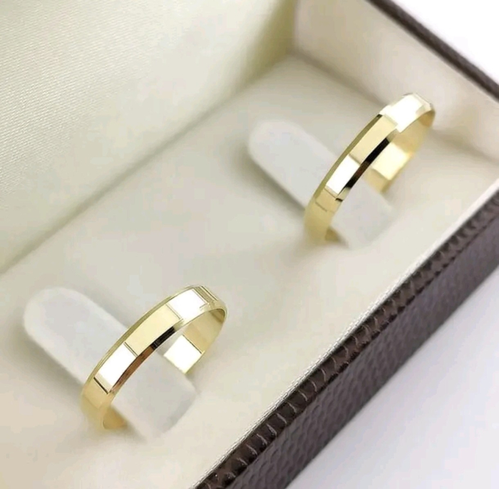 Aliança em Ouro 18K Quadrada Quina Italiana 4mm